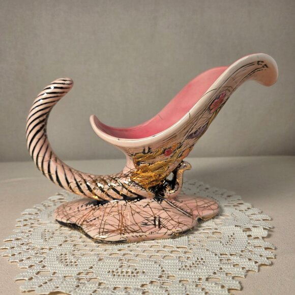Vintage Hull Pottery Pink Ceramic Cornucopia Vase With Gold Accents & Floral - Picture 5 of 7